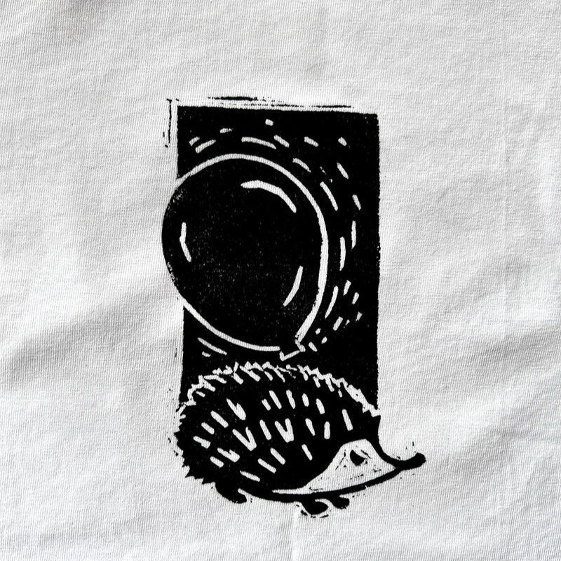 Таралеж с балон | Regular Fit тениска