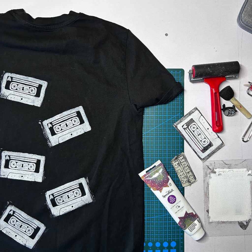 Касетки | Regular Fit тениска | BLACK