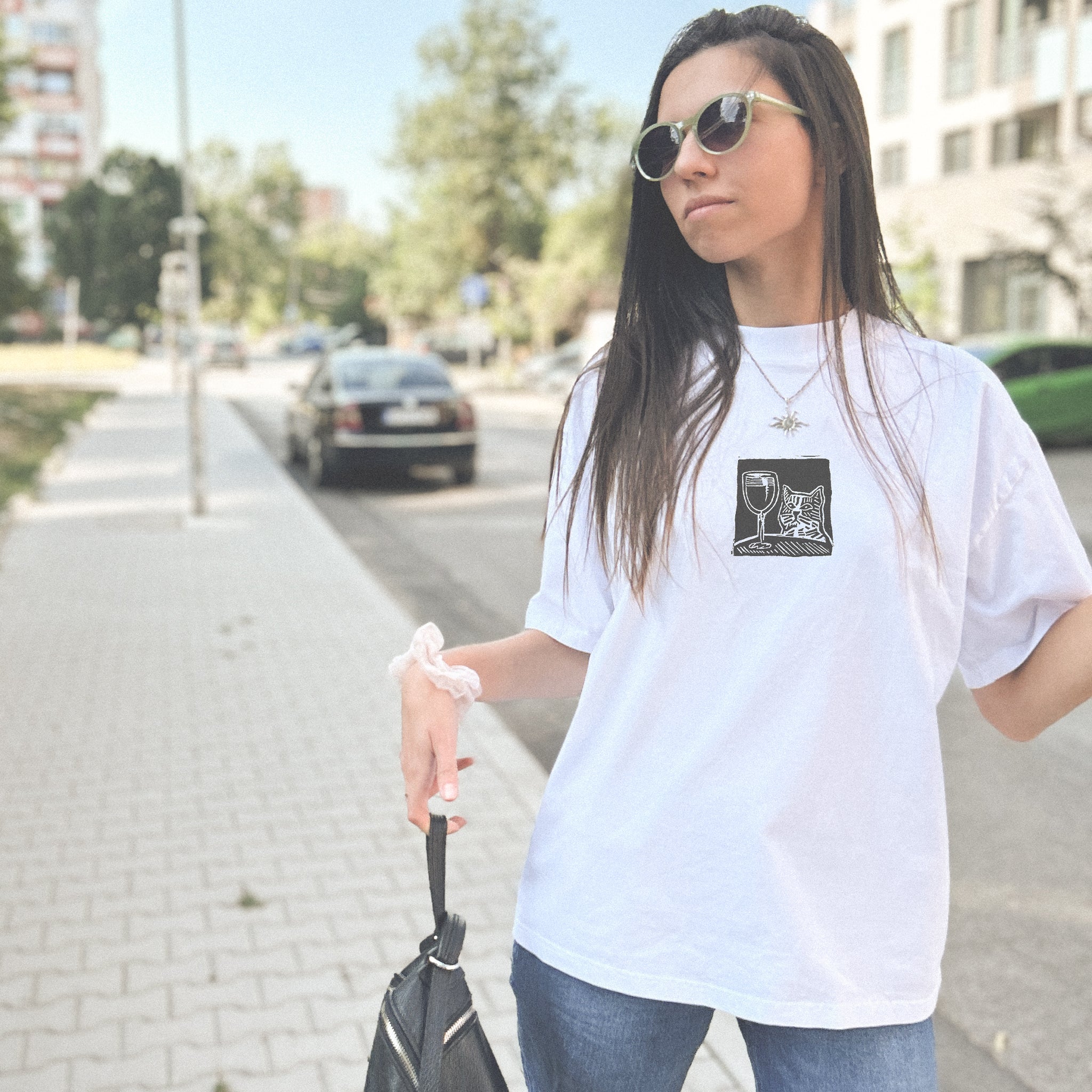 Котка с вино | Oversize Fit тениска