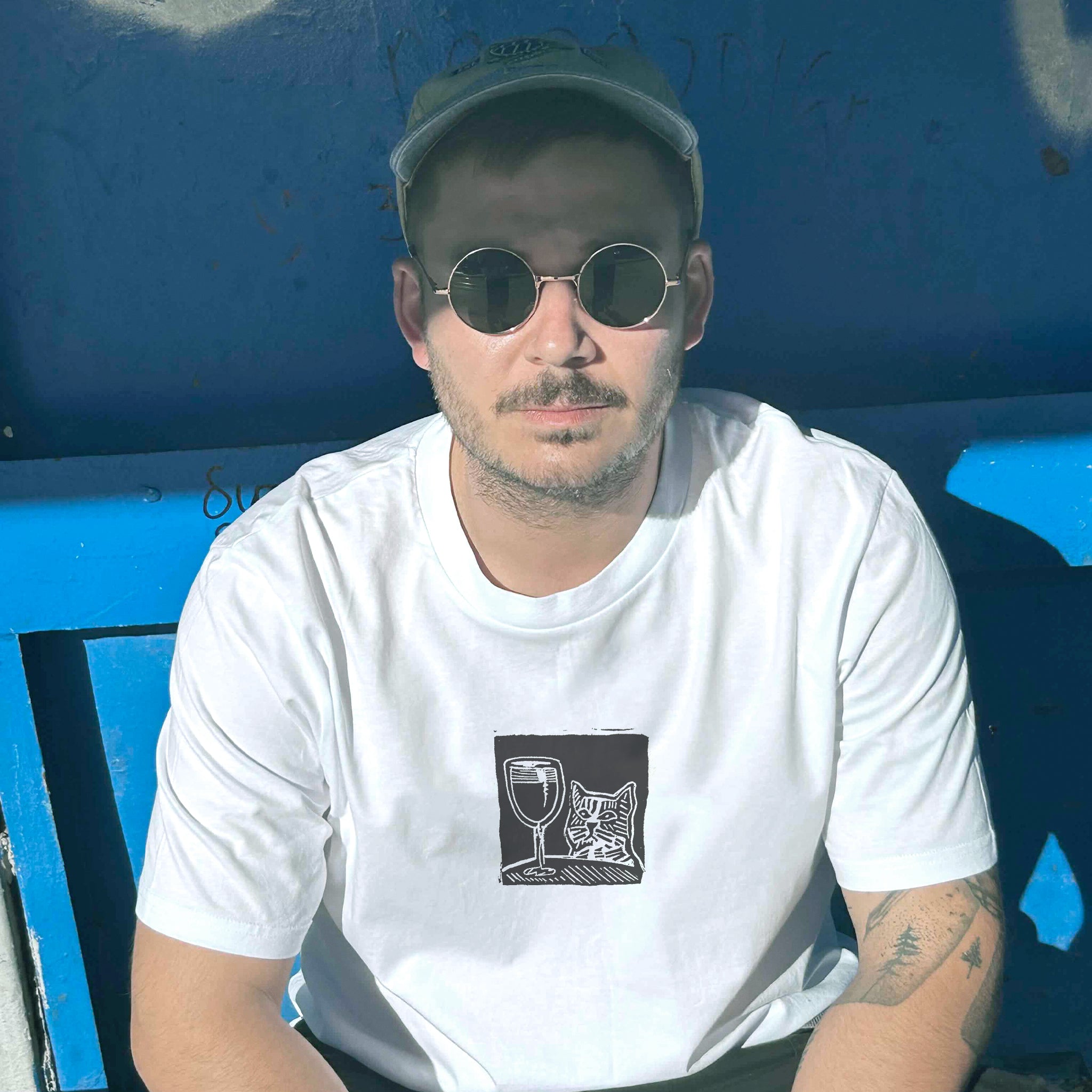 Котка с вино | Regular Fit тениска