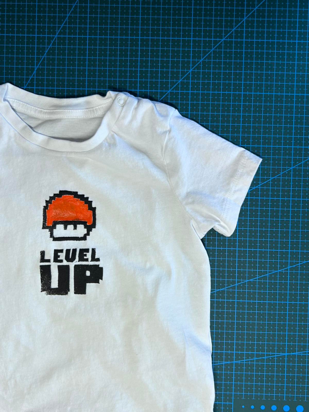 Персонализирана тениска по поръчка GOLDEN TRIO